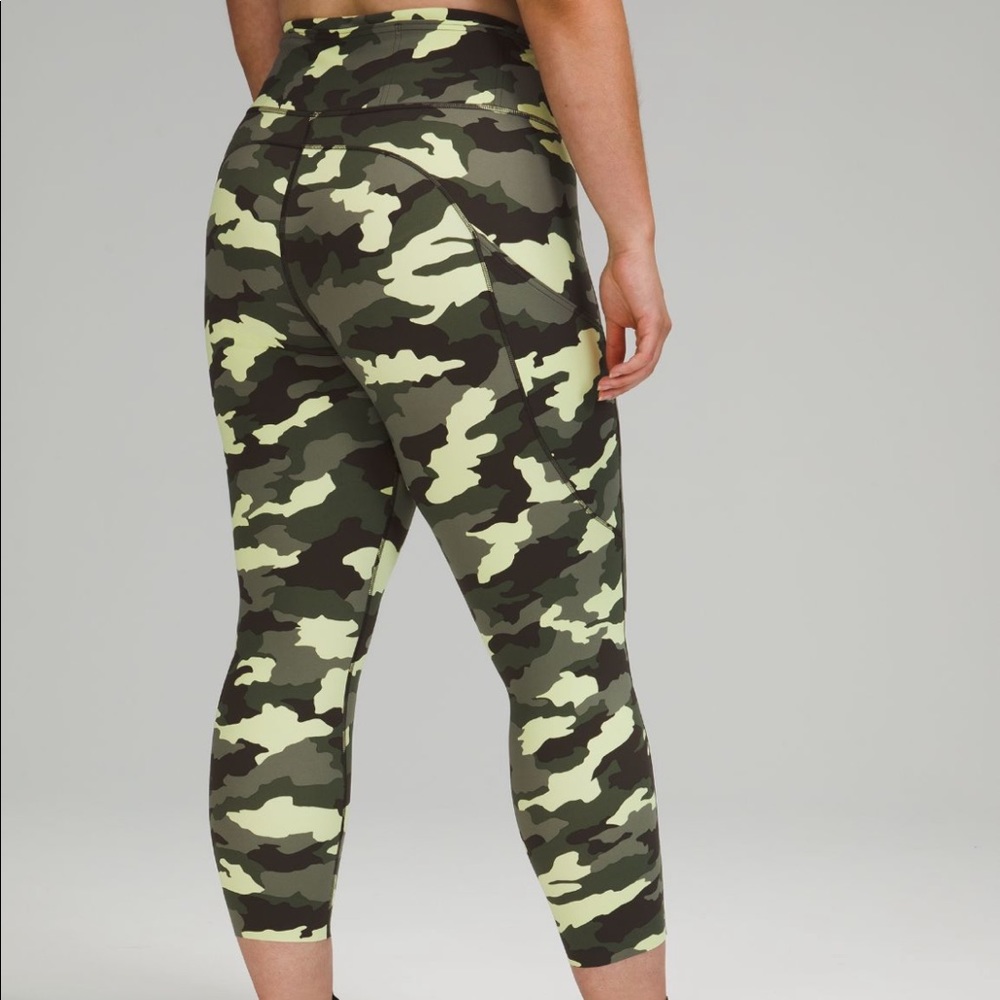 Fast and free high-rise tight 25” Lululemon in Heritace 365 Camo Crispin green